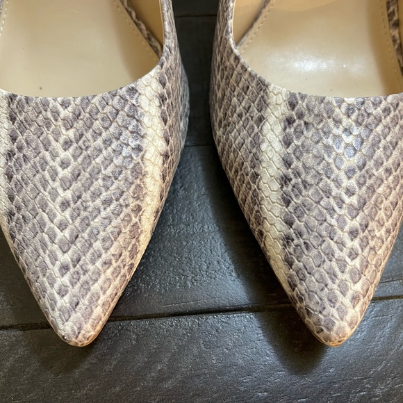 Grey White Python Snake Print, High Heels Pumps size 10 Vince Camuto Worn Twice - Picture 3 of 6